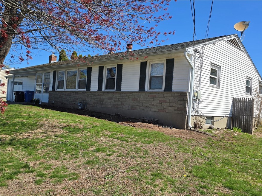 43 Meadowcrest Dr, Cumberland, RI 02864 - photo 1