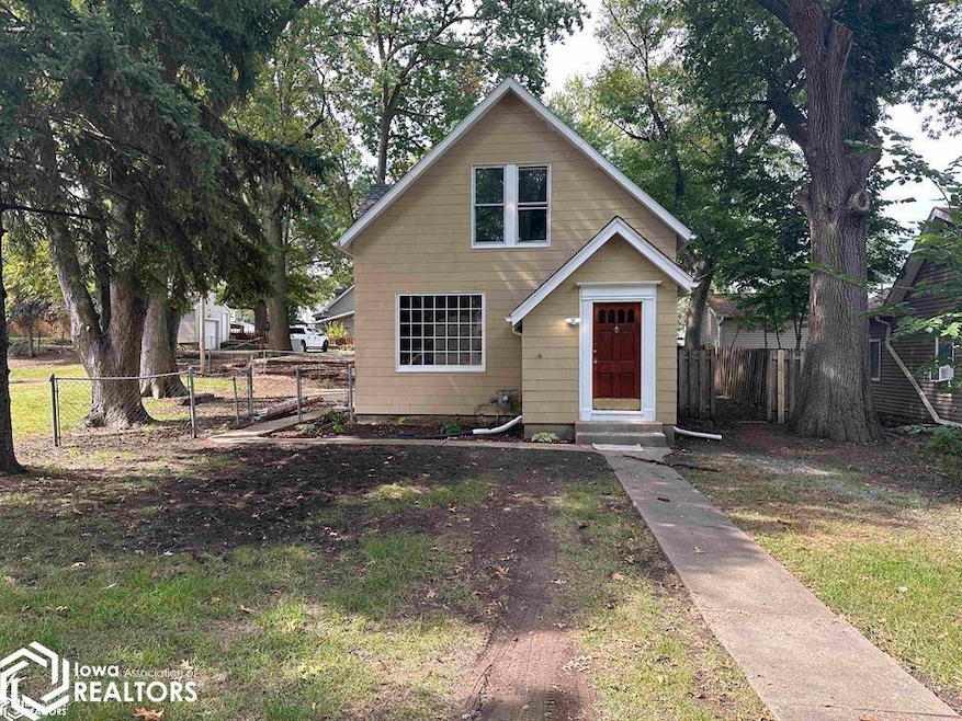 515 S Starr Ave, Burlington, IA 52601 - photo 1