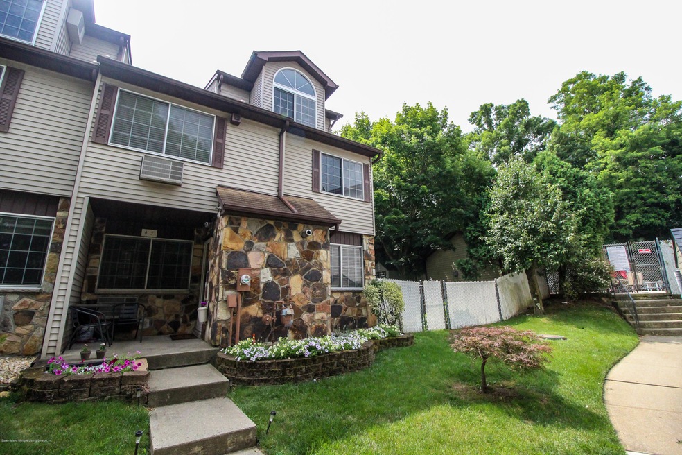 43 Croft Ct, Staten Island, NY 10306 - photo 1