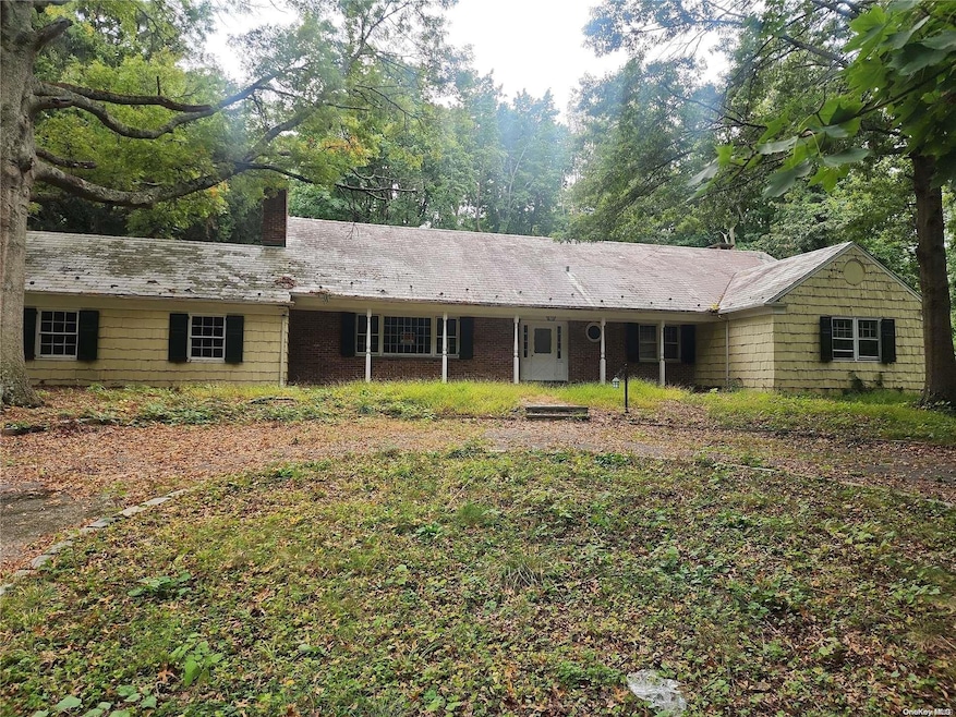134 Skunks Misery Rd, Locust Valley, NY 11560 - photo 1