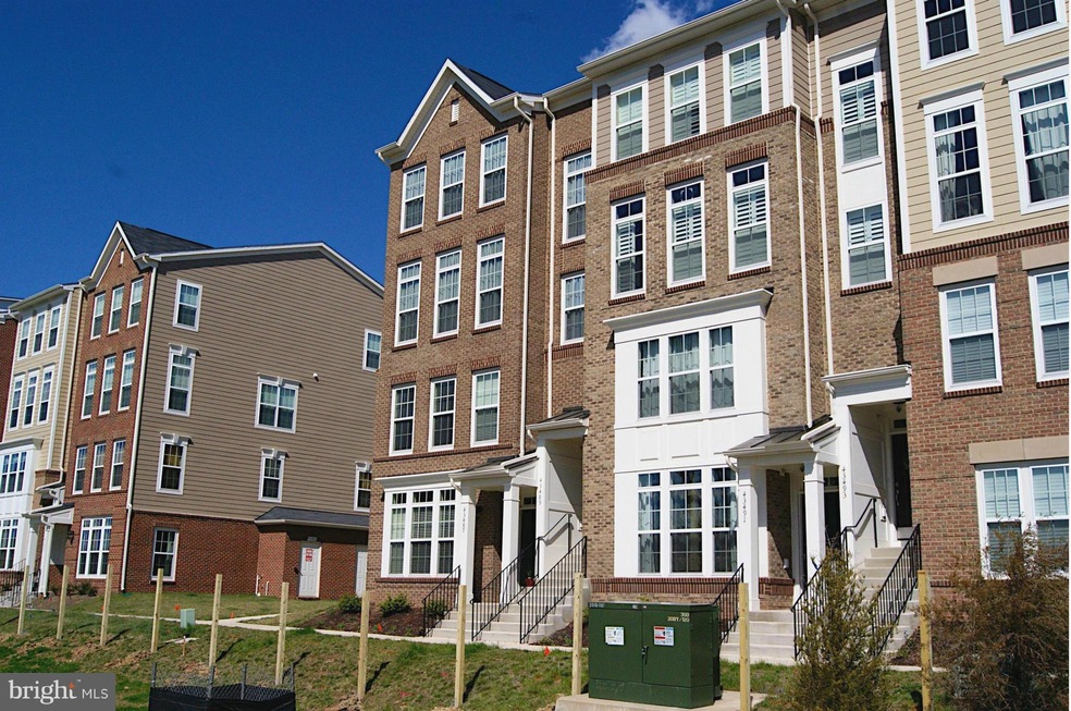 43489 Town Gate Square unit 1810, Chantilly, VA 20152 - photo 1