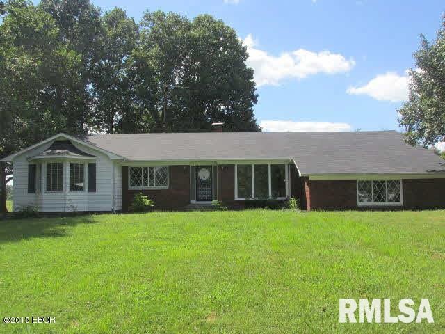 301 Saint Marys Dr, Harrisburg, IL 62946 - photo 1