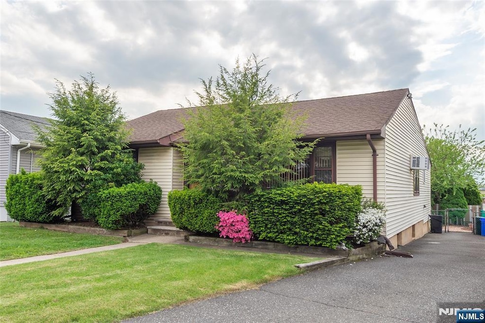 19 Miller St, Saddle Brook, NJ 07663 - photo 1