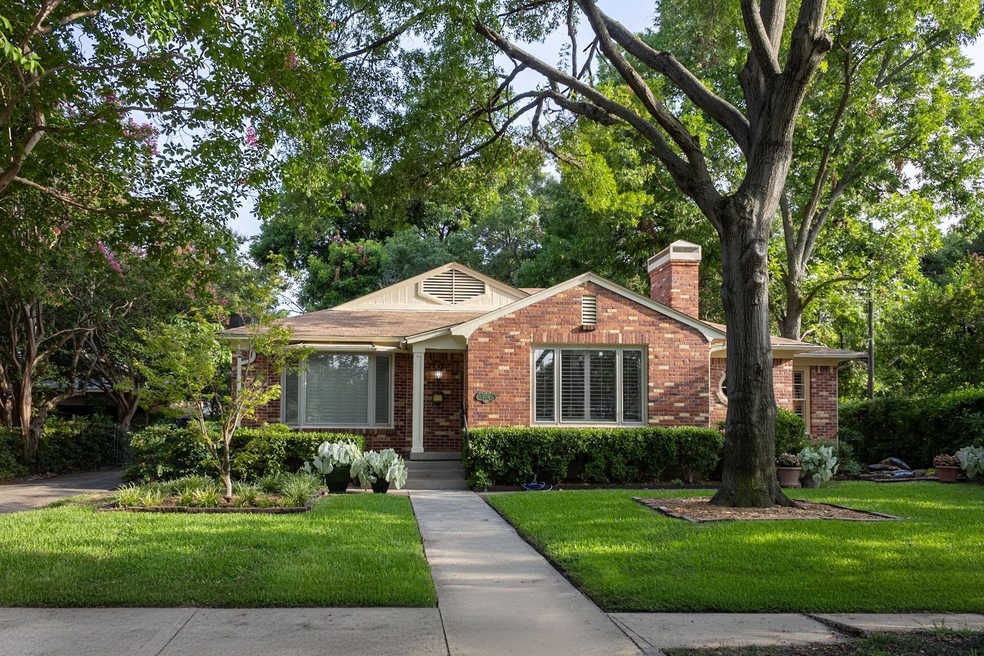 6114 Woodcrest Ln, Dallas, TX 75214 - photo 1