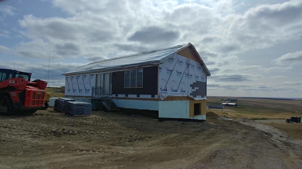 14764 Baxter St, Williston, ND 58801 - photo 1