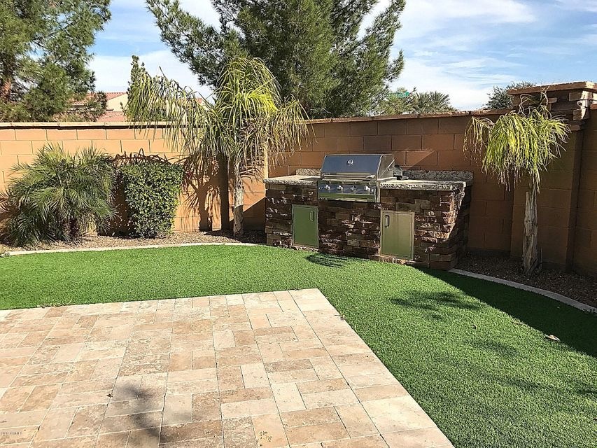 Sandstone Back BBQ