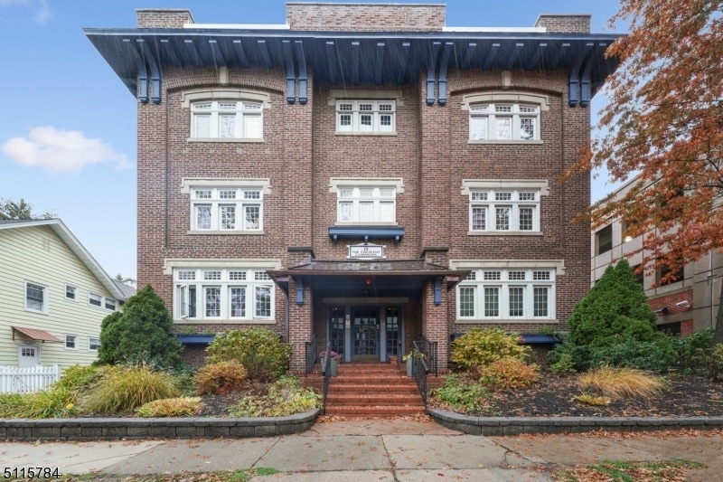 15 The Crescent unit 8, Montclair, NJ 07042 - photo 1