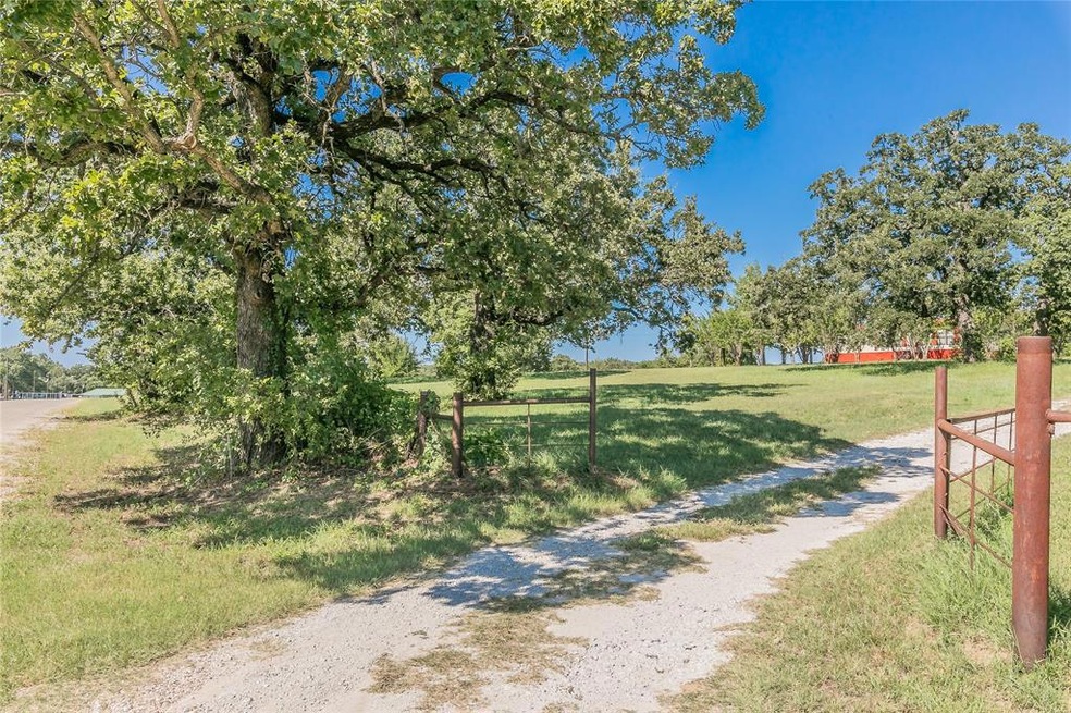 1835 County Road 4781, Boyd, TX 76023 - photo 1