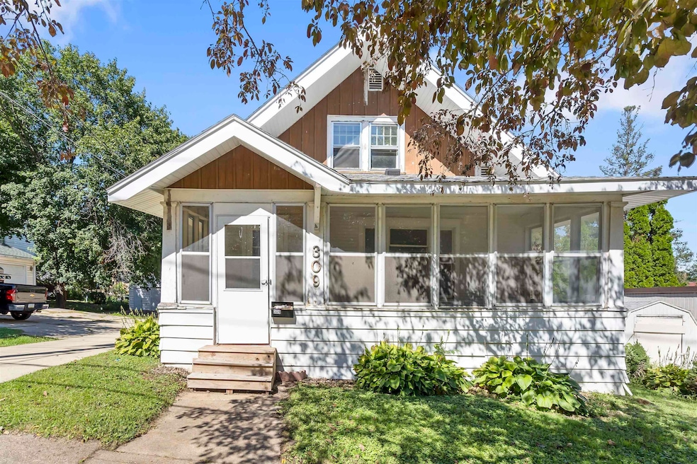 309 W 12th St, Cedar Falls, IA 50613 - photo 1