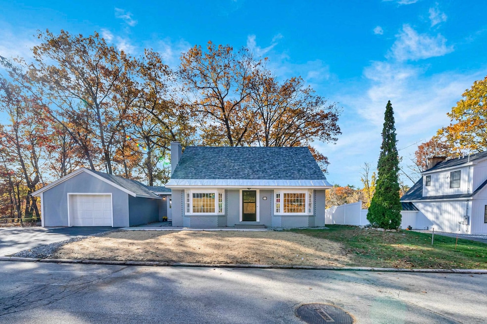 112 Riverdale Ave, Manchester, NH 03103 - photo 1