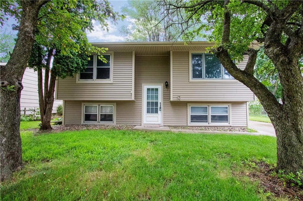 1000 E 19th St N, Newton, IA 50208 - photo 1