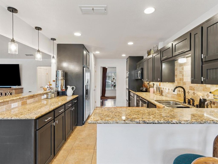 5205 N Highland Dr, Granbury, TX 76049 - photo 1