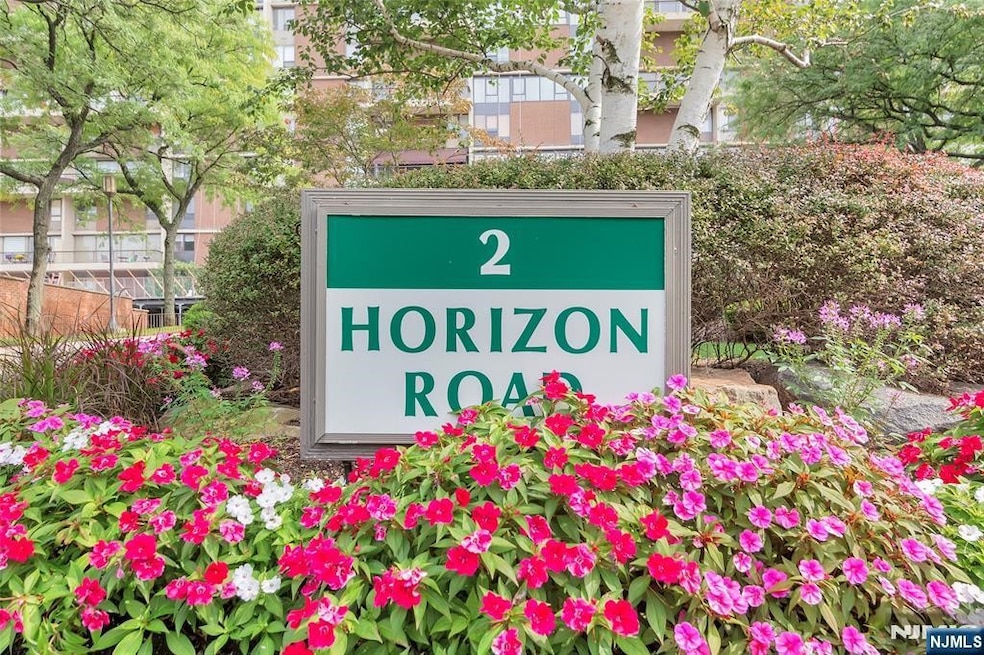 Horizon House unit 626, Fort Lee, NJ 07024 - photo 1