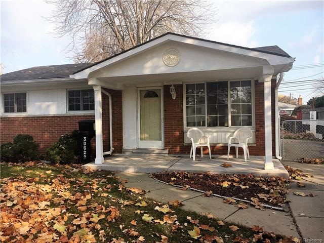 30622 Bluehill St, Roseville, MI 48066 - photo 1