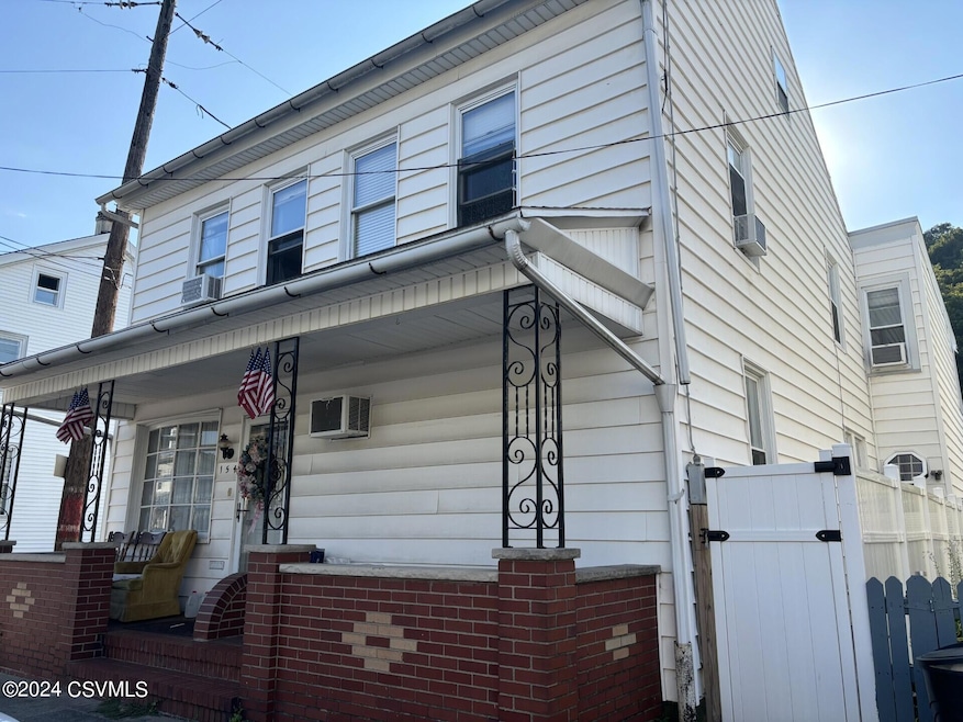 154 S Shamokin St, Shamokin, PA 17872 - photo 1