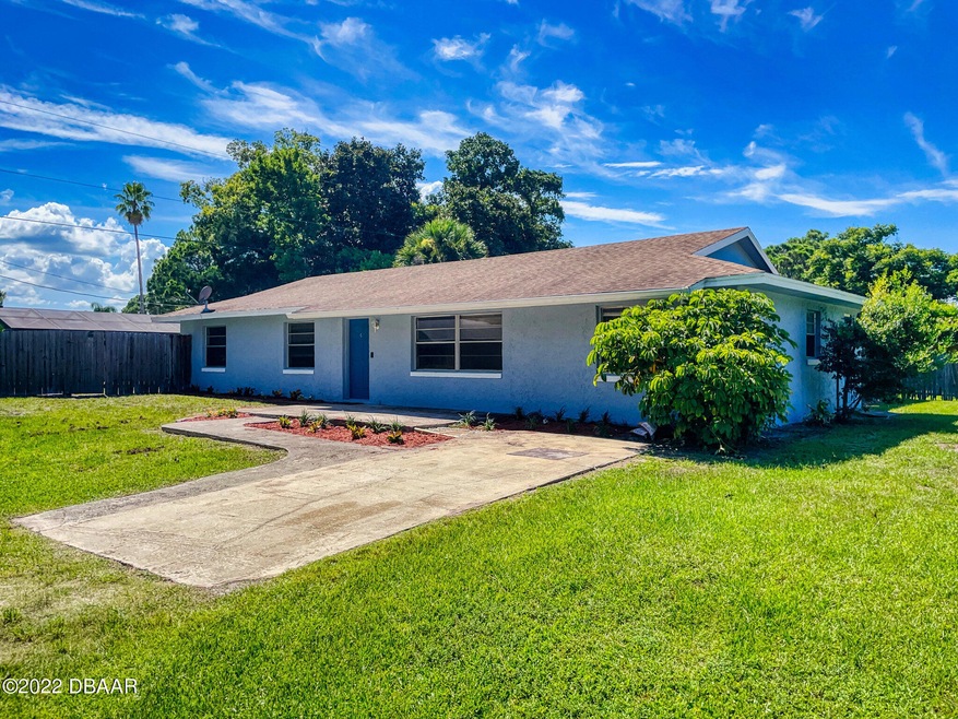 3132 Pine Tree Exterior