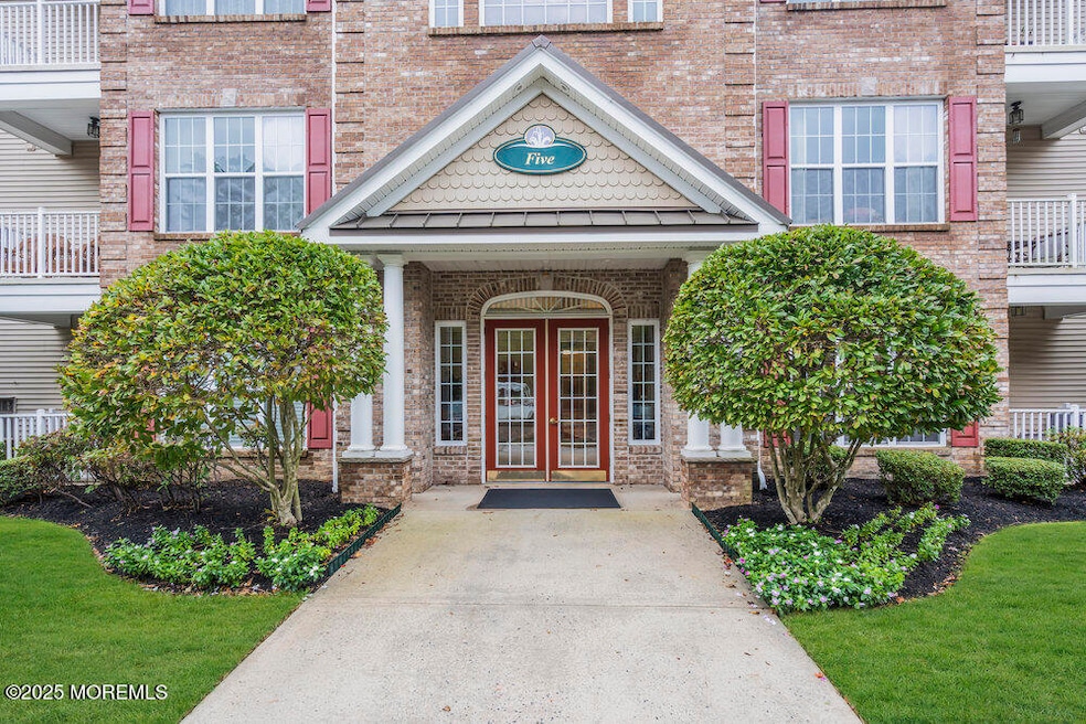 512 Sophee Ln, Lakewood, NJ 08701 - photo 1