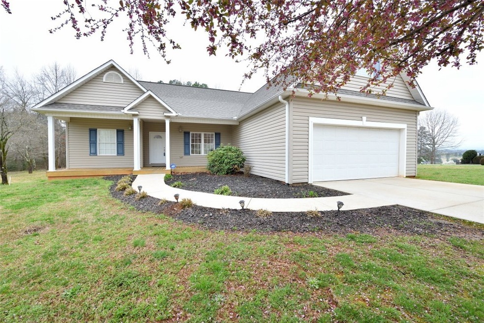 103 Falcons View Ct, Walhalla, SC 29691 - photo 1