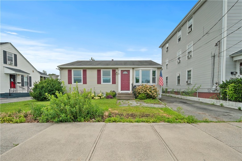 219 Benefit St, Pawtucket, RI 02861 - photo 1
