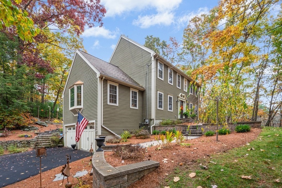 84 Cedar St, Sturbridge, MA 01566 - photo 1