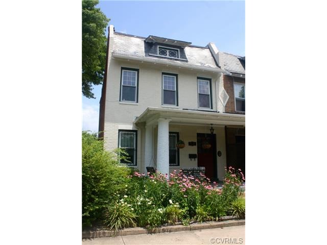 Welcome to 3146 Ellwood Avenue.  A Museum District