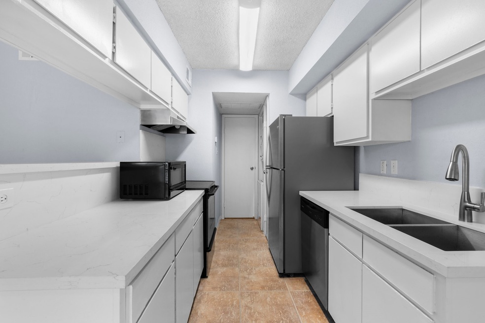 2750 Holly Hall St unit 1302, Houston, TX 77054 - photo 1