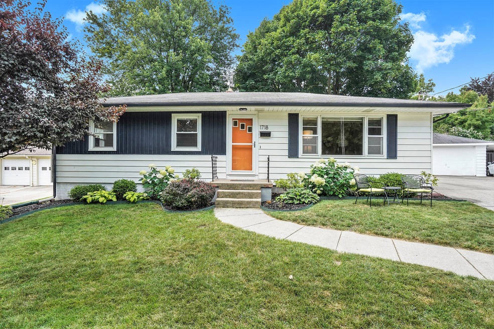 1718 Graham Ct NW