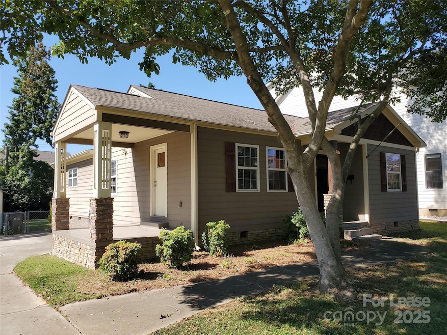 350 Melbourne Ct, Charlotte, NC 28209 - photo 1