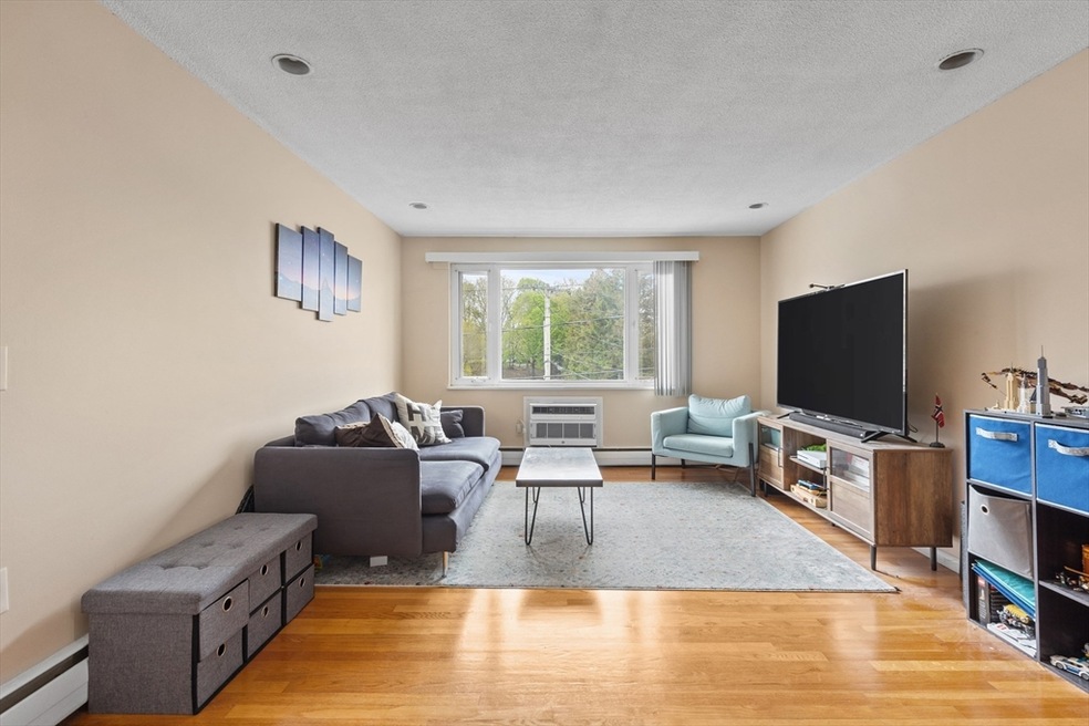 145 Warren St unit 8, Watertown, MA 02472 - photo 1