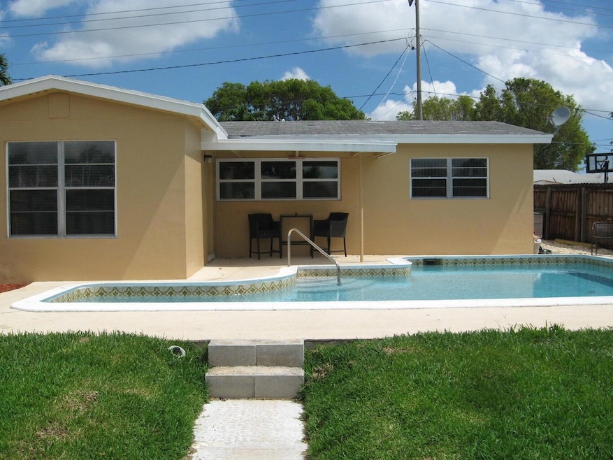 1023 Andrews Rd, West Palm Beach, FL 33405 - photo 1