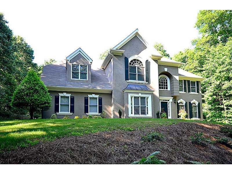 Exterior Front. 2-3 Acres of Privacy!