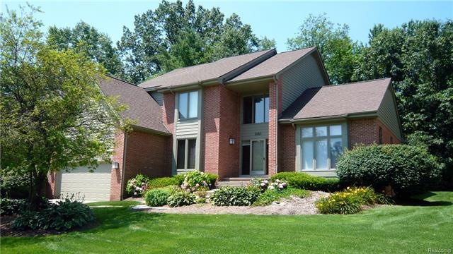 STUNNING HOME! MOVE IN CONDITION! MUST SEE!