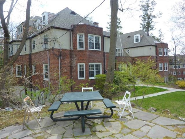 52 Underhill Rd unit 1B, Scarsdale, NY 10583 - photo 1