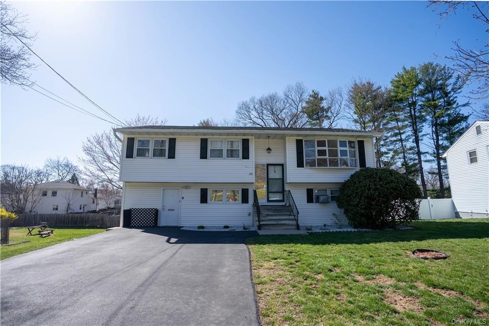 22 Bellmore Dr, Poughkeepsie, NY 12603 - photo 1