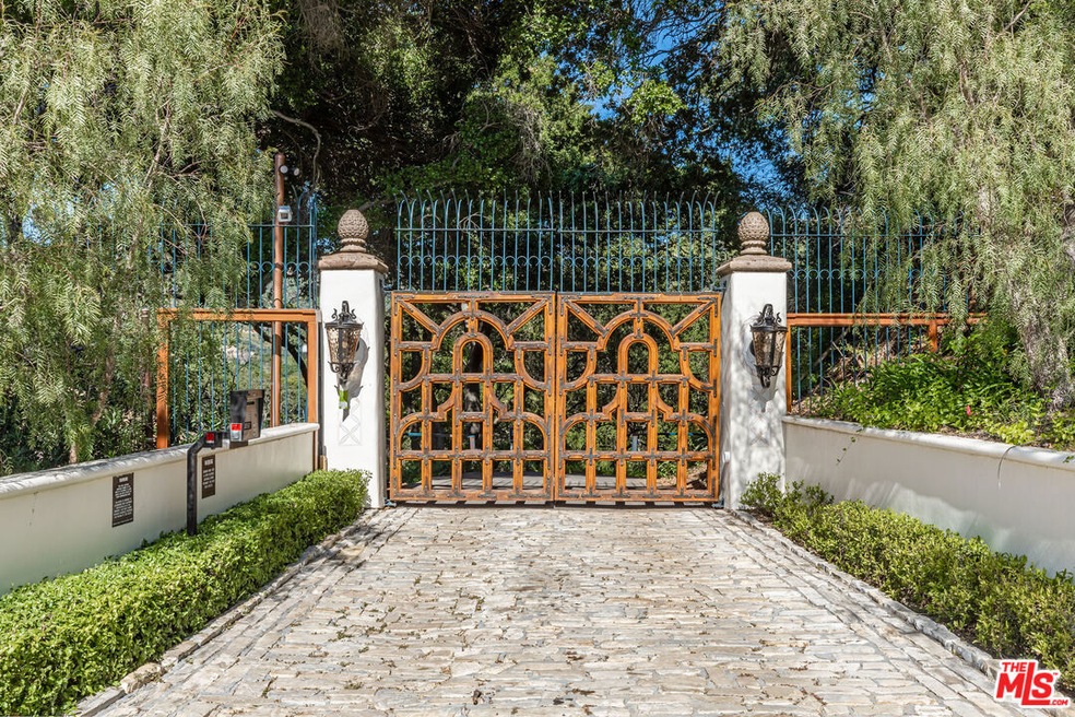 Shared Gate with the Rosenthal Estate