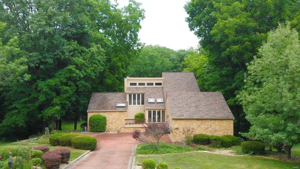 #4 Ginger Woods Ct., Glen Carbon, IL. Click on vir