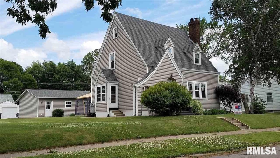 2031 45th St, Rock Island, IL 61201 - photo 1