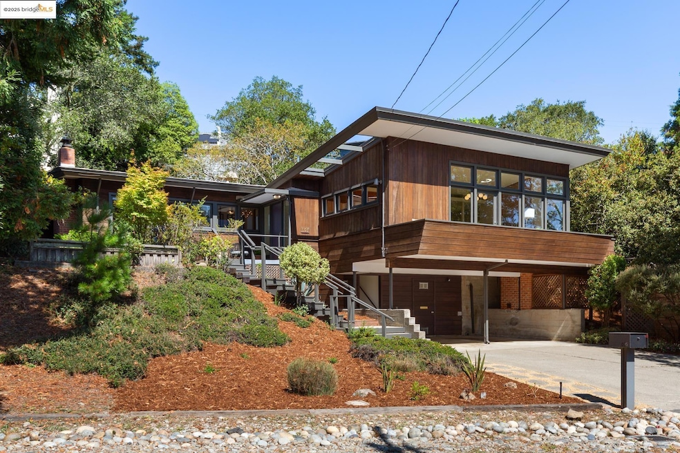 Sold $1,900,000 • Co-Listing Agent