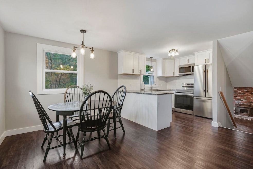 22 Clay St, MerriMacK, NH 03054 - photo 1