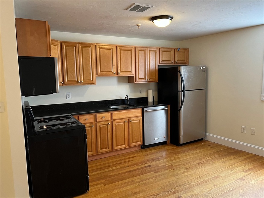 144 Washington St unit 3, Peabody, MA 01960 - photo 1