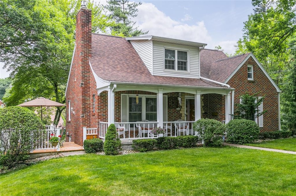 2444 Grande Ave SE, Cedar Rapids, IA 52403 - photo 1