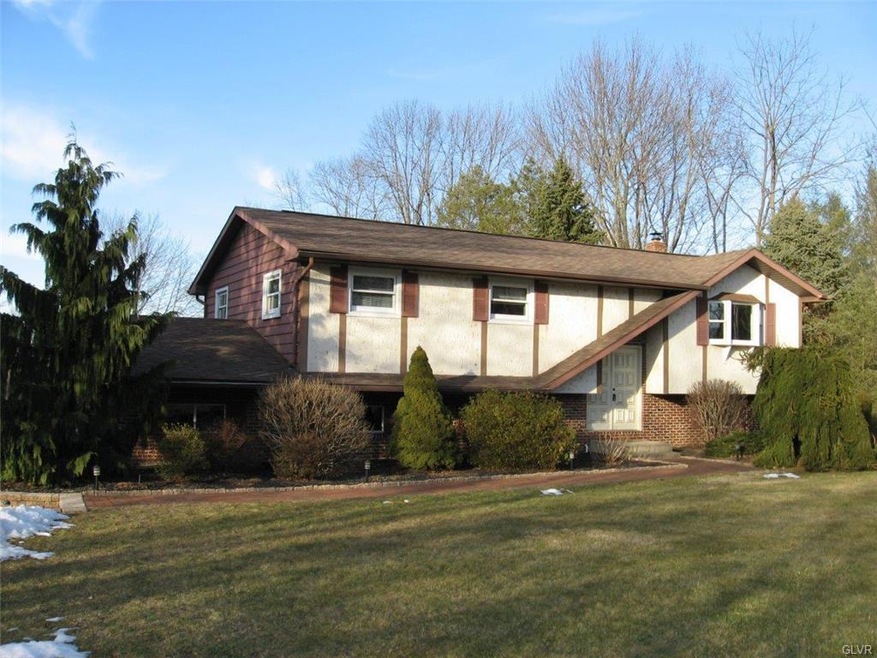 6431 Crown Ln, Zionsville, PA 18092 - photo 1