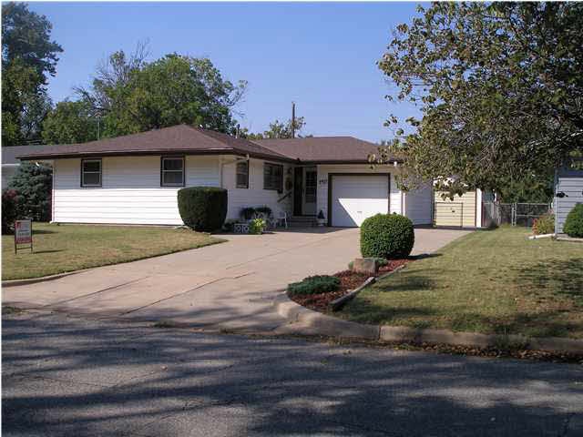 Drive into this Lovely Extra Wide driveway