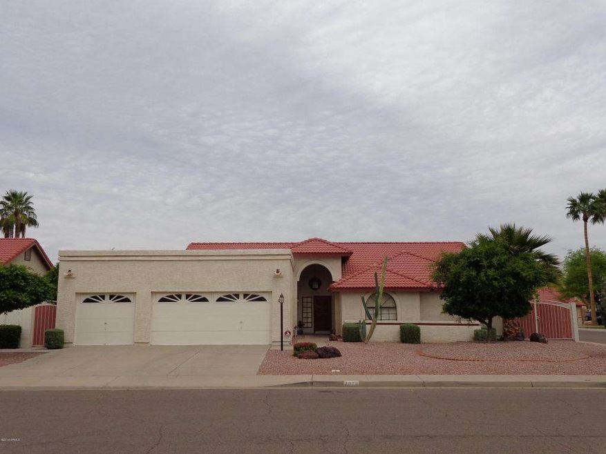 Desert landscape-3 car garage