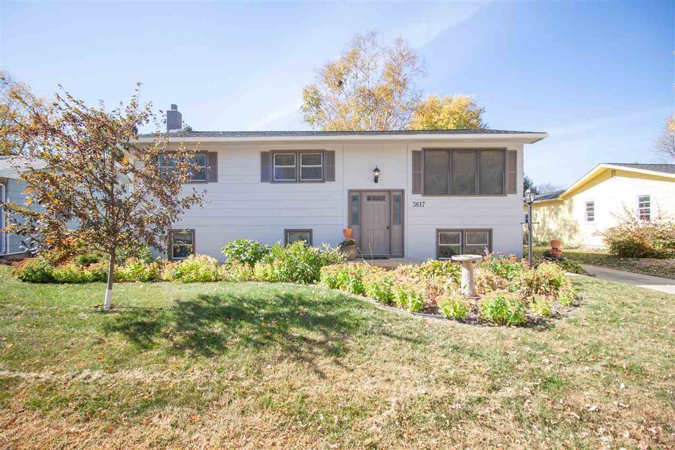 3617 Knoll Ridge Dr, Cedar Falls, IA 50613 - photo 1