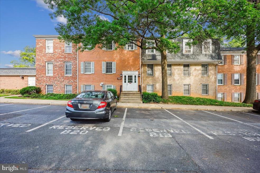 720 Quince Orchard Blvd unit 101, Gaithersburg, MD 20878 - photo 1