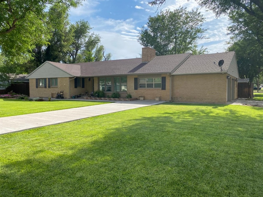 801 S Polk St, Hugoton, KS 67951 - photo 1