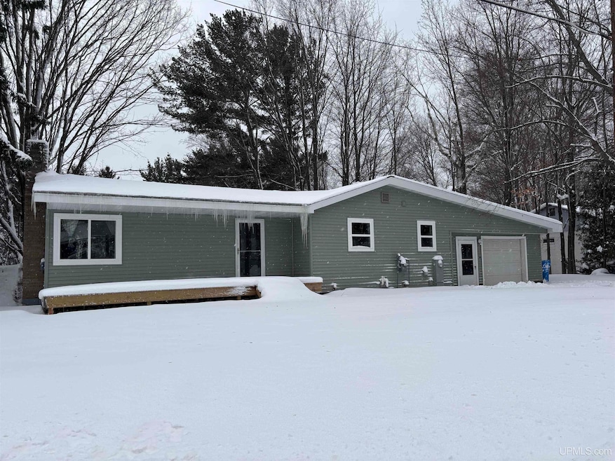 1913 W Ridge St, Marquette, MI 49855 - photo 1