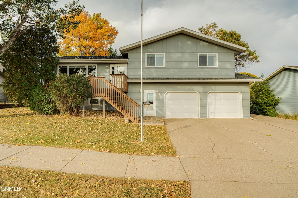 2601 8th Ave NW, Mandan, ND 58554 - photo 1
