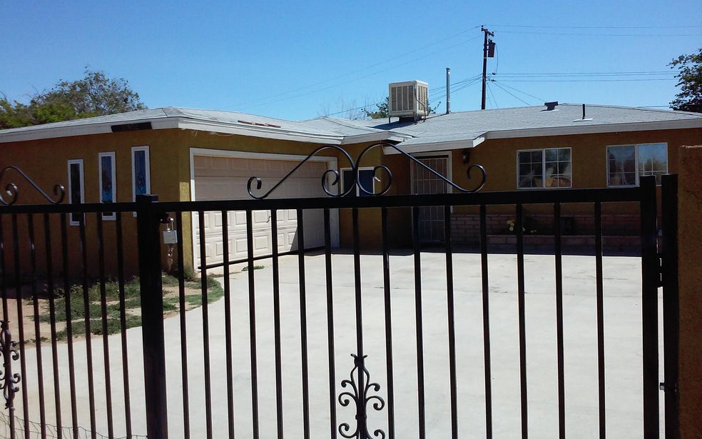 37852 10th St E, Palmdale, CA 93550 - photo 1